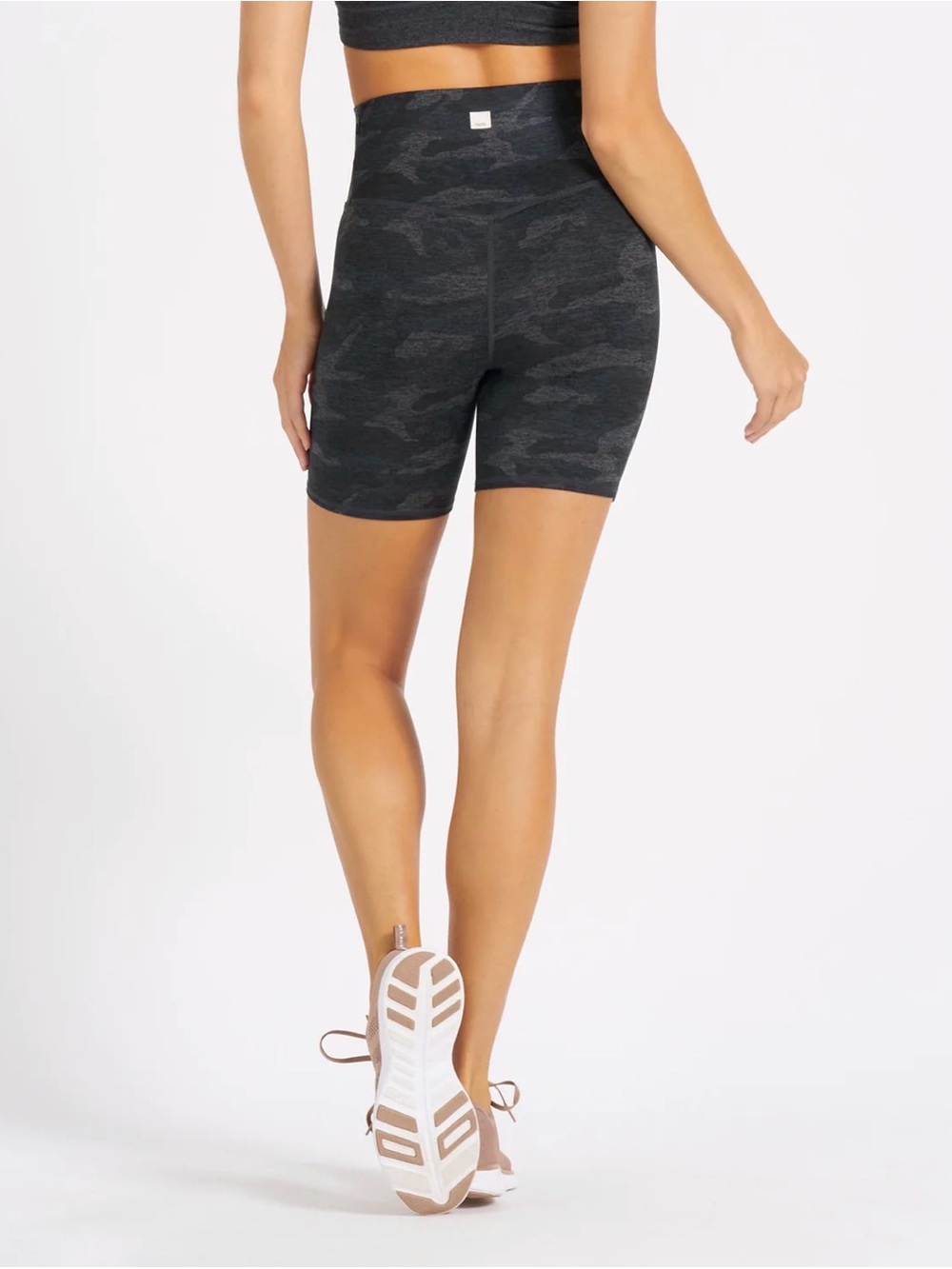 Vuori Clean Elevation Shorty Shorts 6" | Black Camo | Size Large - Picture 4 of 11